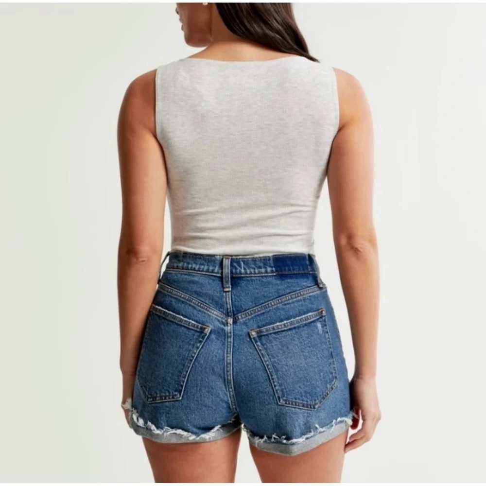 Abercrombie & Fitch The‎ Mom Short High Rise 2.25